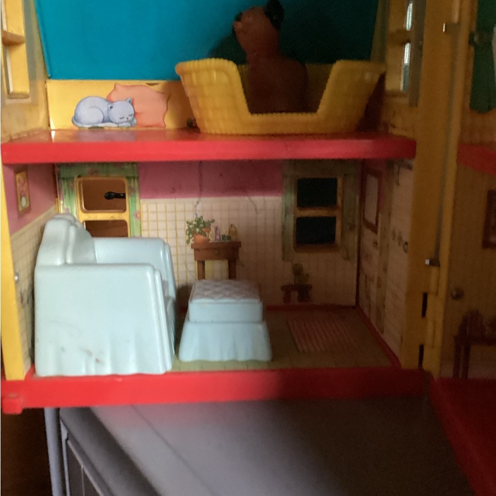 Portable playhouse with carry handles. - Picture 5 of 10